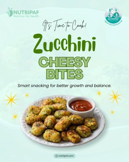 Hi Nutrifers! ✨
Di masa tumbuh kembang, anak tetap butuh snack. Tapi yang penting adalah apa yang ada di dalamnya: apakah hanya mengenyangkan sesaat, atau benar-benar memberi manfaat untuk tubuhnya 👶🌿
Zucchini Cheesy Bites hadir sebagai camilan yang tetap gurih dan menarik, tapi dengan komposisi yang lebih mindful 🥒🧀
Disusun dari kombinasi bahan dengan perannya masing-masing:
🥩 Daging cincang→ sumber protein & zat besi untuk mendukung energi dan tumbuh kembang
🥒 Zucchini → serat alami untuk bantu pencernaan tetap sehat
🧀 Keju cheddar → kalsium untuk tulang & gigi yang kuat
🥚 Telur → protein tambahan untuk membantu rasa kenyang lebih lama
Dipanggang tanpa tambahan tepung, tetap lembut di dalam dan lebih ringan untuk tubuh 💛
Perlu diingat, camilan tetap bagian dari total asupan harian anak. Fungsinya bukan hanya “pengganjal lapar”, tapi juga kesempatan untuk menambah asupan zat gizi secara bertahap.
Jika Nutrifers ingin mengatur pola makan anak agar lebih sesuai dengan kebutuhan tumbuh kembangnya, yuk konsultasi gizi secara personal bersama Dietisien di @Nutripaf ♥️
#nutripaf #klinikgizi #klinikdietisien #konsultasigizi #dietisien